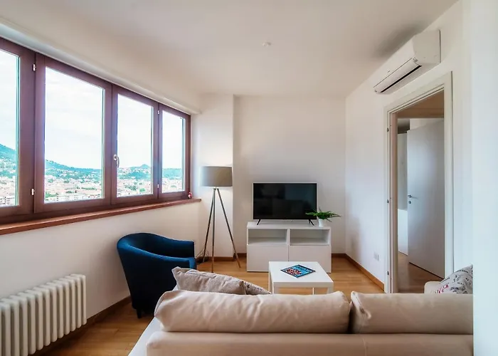 Апартаменты Bird's Eye View - By Myhomeincomo Комо