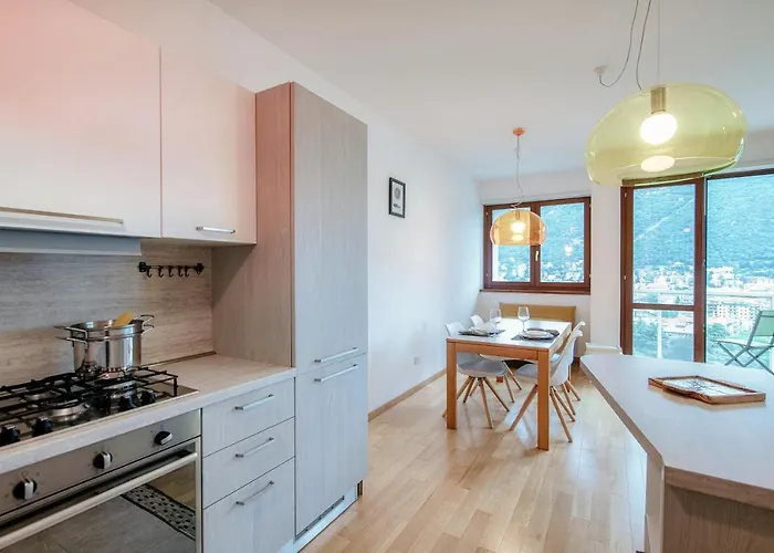 Bird's Eye View - By Myhomeincomo Апартаменты *