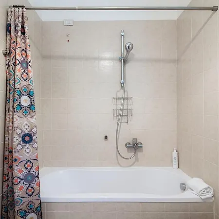 Bird's Eye View - By Myhomeincomo דירה קומו