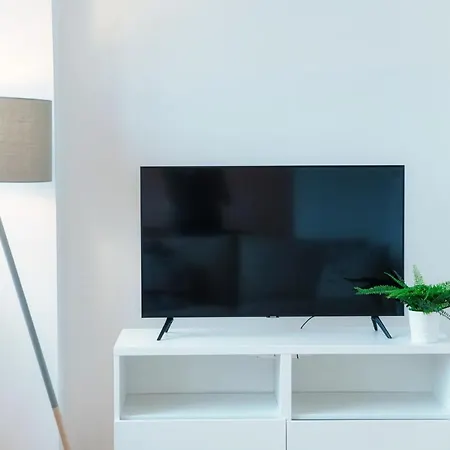 Bird's Eye View - By Myhomeincomo דירה *