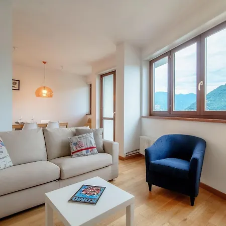 Bird's Eye View - By Myhomeincomo *