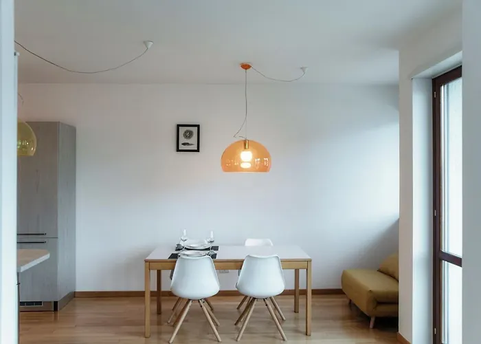 Bird's Eye View - By Myhomeincomo Apartment *