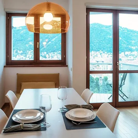 Bird's Eye View - By Myhomeincomo Appartement